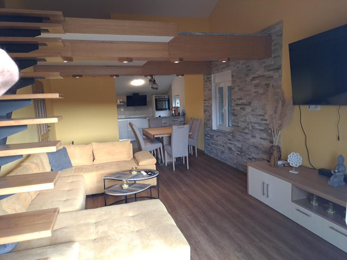 Apartman Vidas Palit Exteriör bild